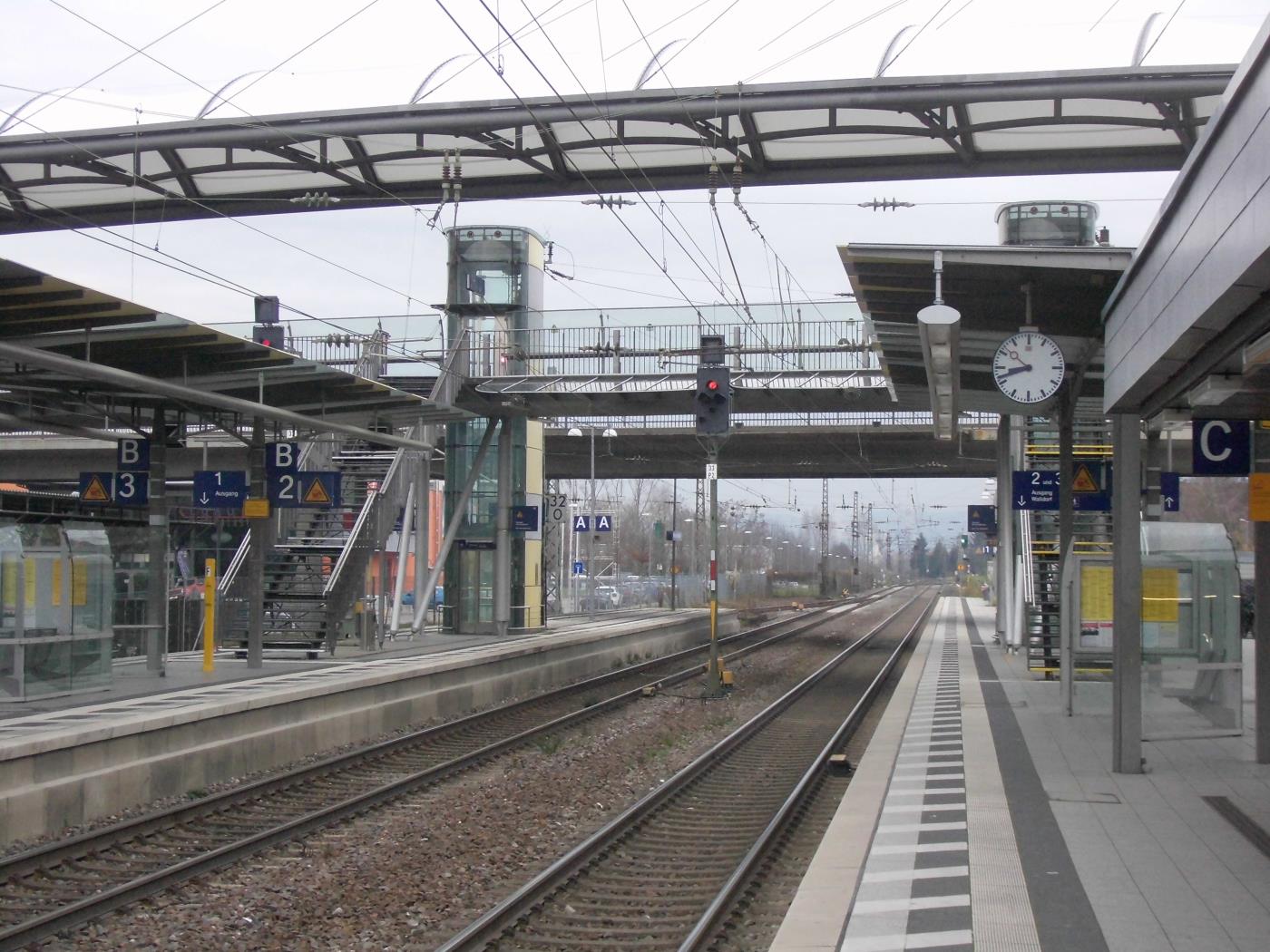 Jehovas Zeugen stehen gerne am Bahnhof Walldorf-Wiesloch