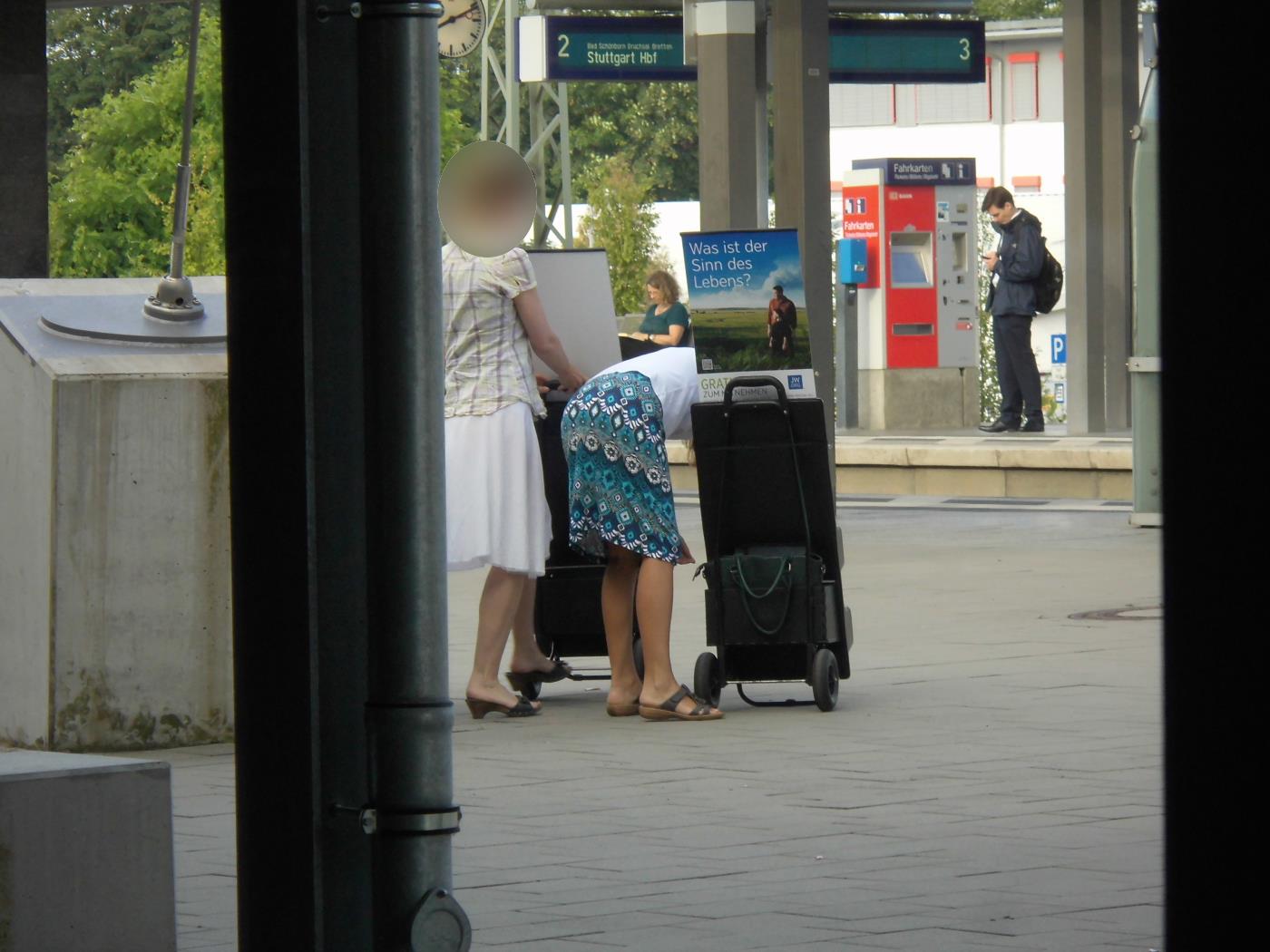 Jehovas Zeugen am Bahnhof Walldorf-Wiesloch