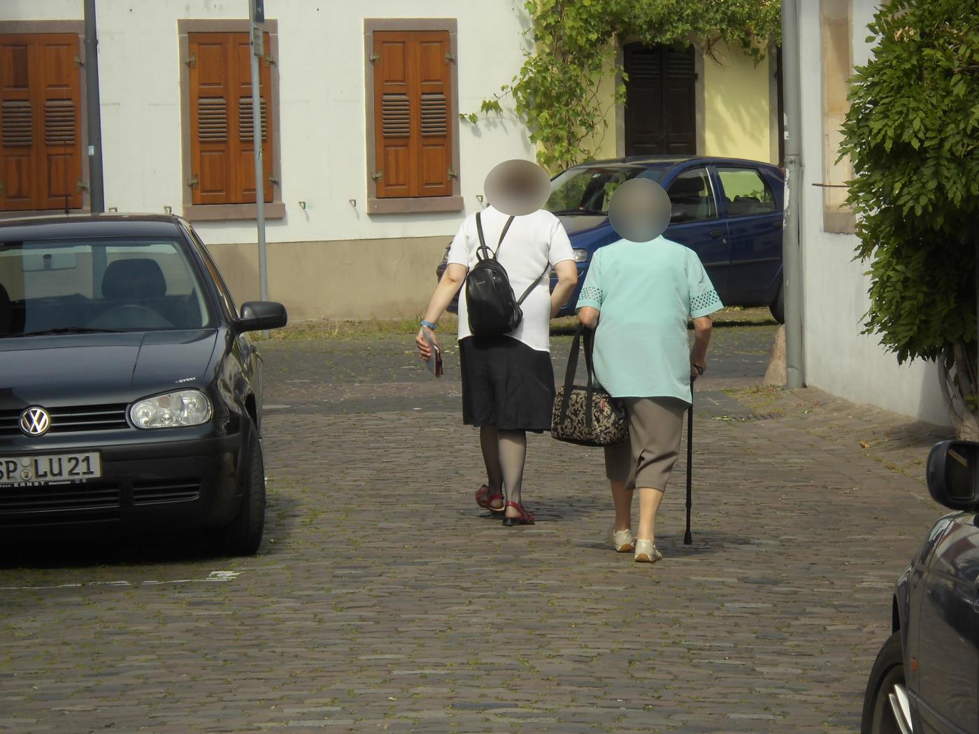 Dann doch zwei Aktivistinnen Jehovas in Speyer