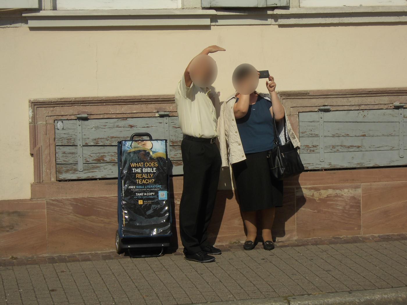 Jehovas Zeugen in Wiesloch scheue Rehe – in Heidelberg kollegial