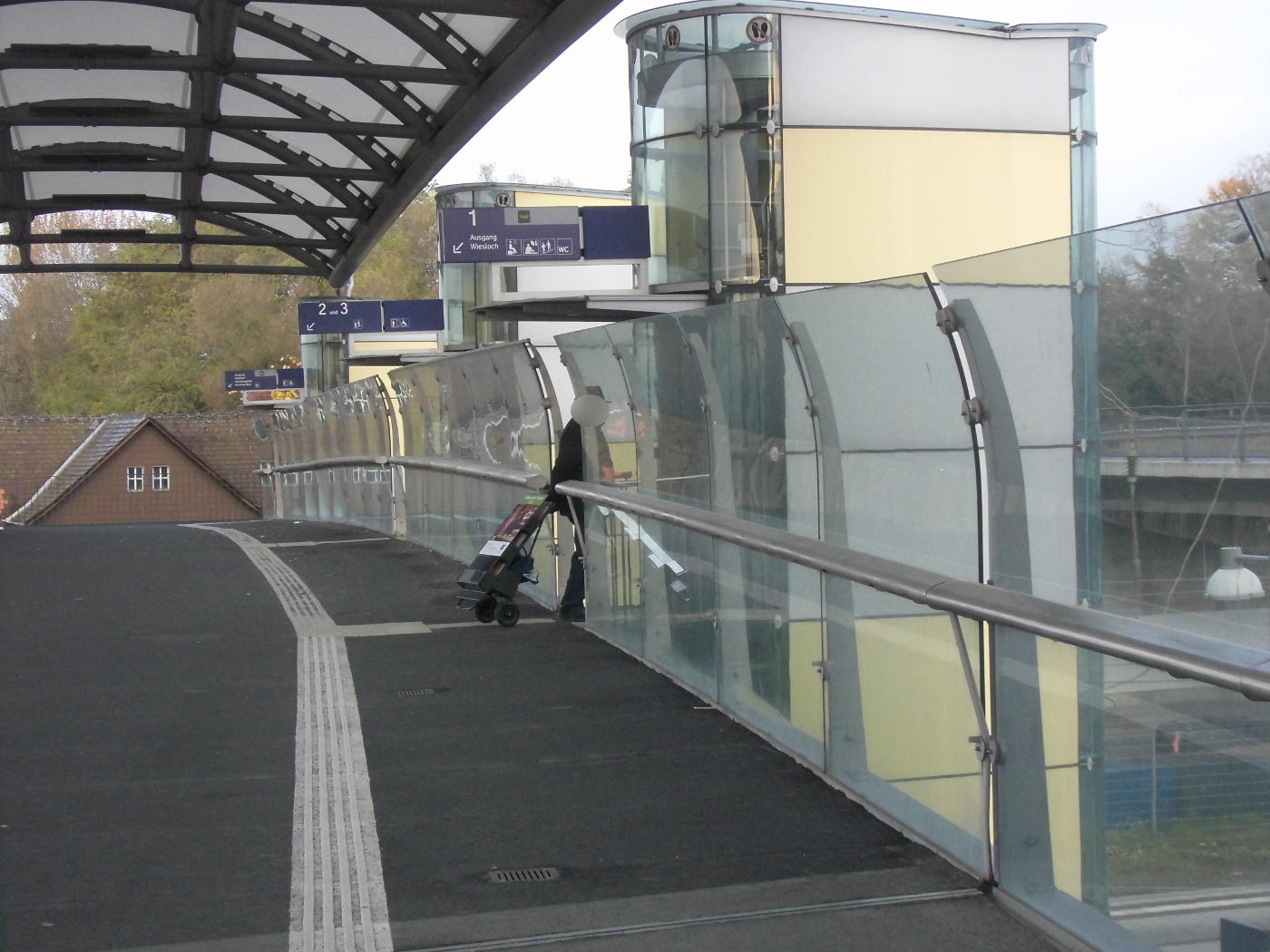 Hase und Igel am Bahnhof Walldorf-Wiesloch