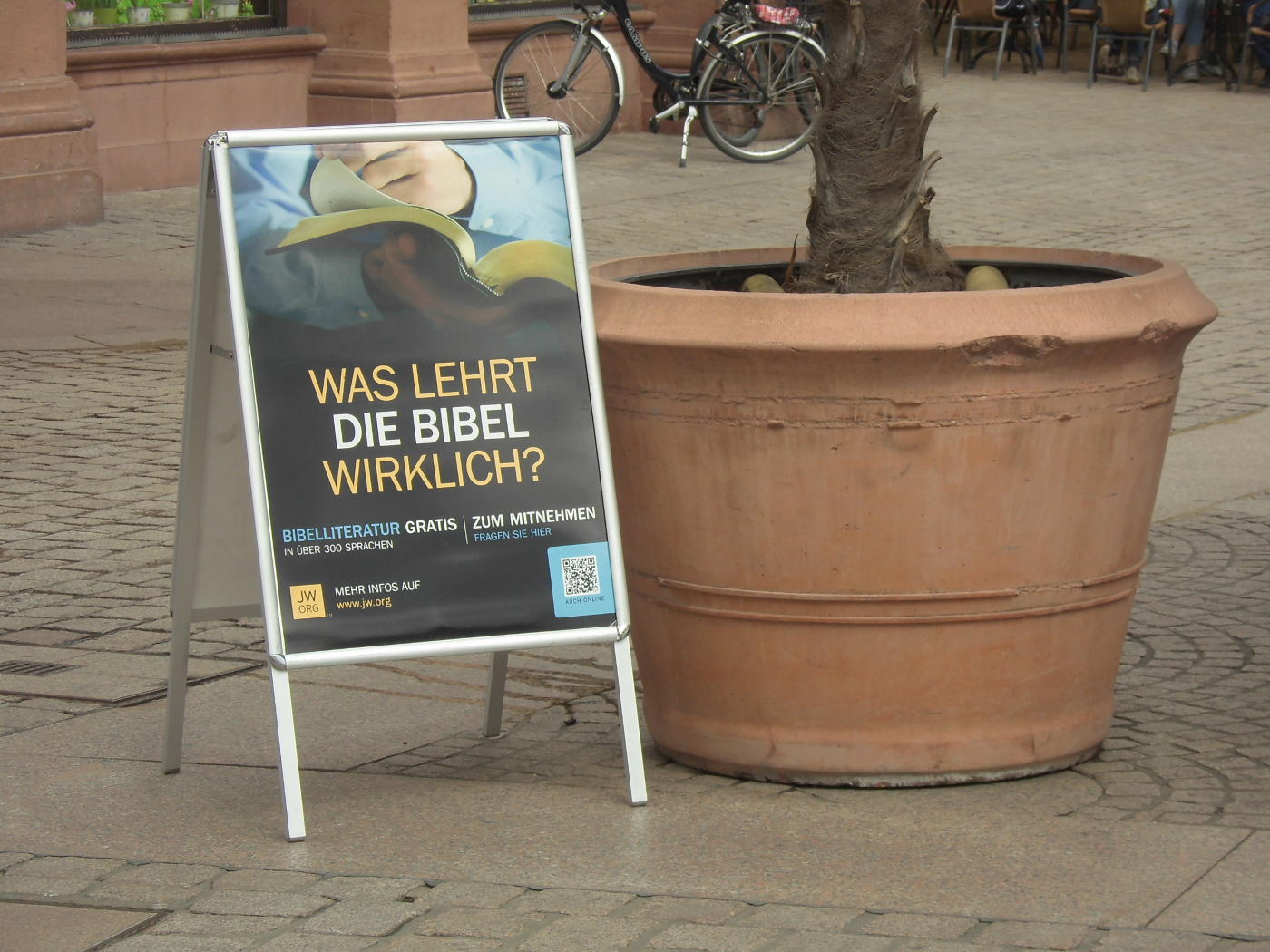 Speyer: Gewaltige Jehovas üben Gewalt