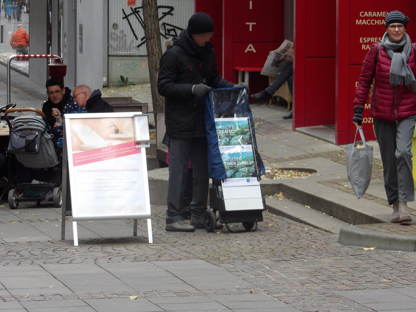 Darmstadt: Jehovas-Zeugen-Auflauf! Du sollst nicht trinken das Blut deines Nächsten.