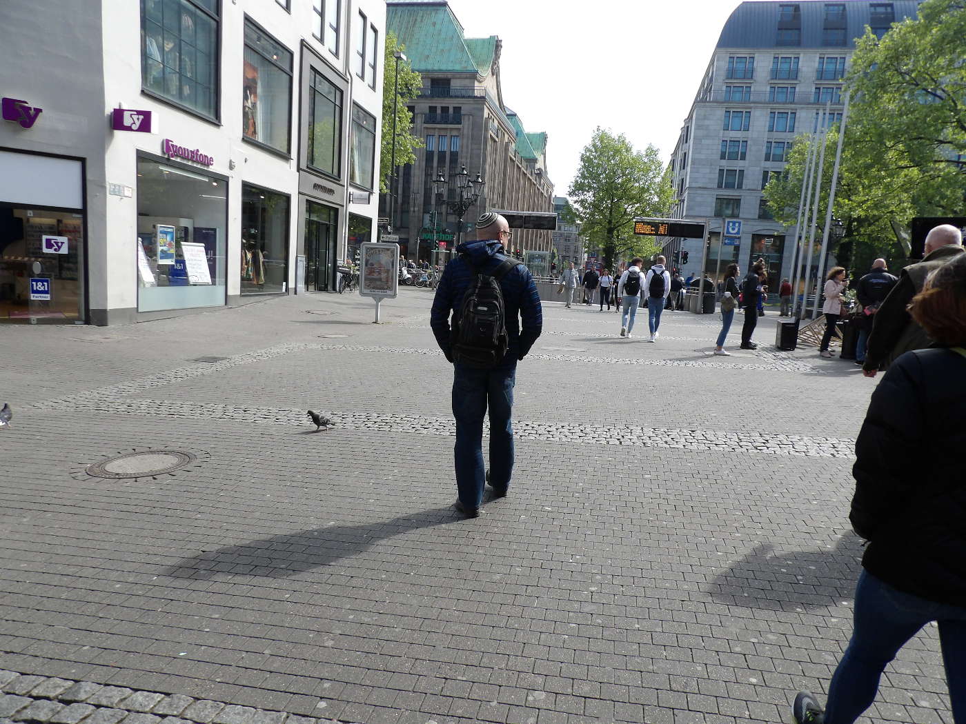 Zeuge Jehovas in Düsseldorf – Religion mit Schlips und Kragen