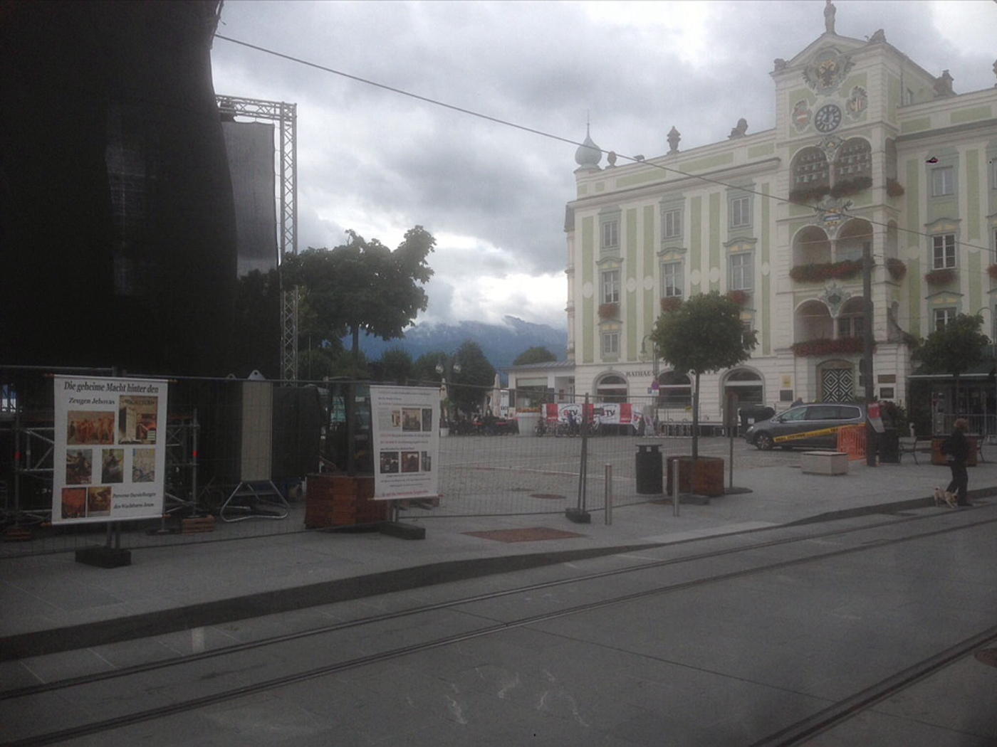 Aktion in Gmunden Stadtplatz und vor zwei Königreichssälen