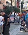 Bücherstand der Jehovas Zeugen in Bruchsal am 07. Juli 2012