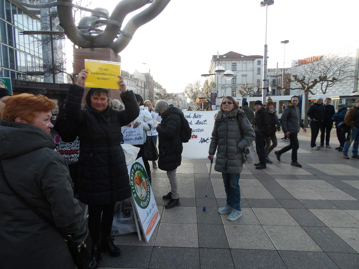 Mahnwache gegen Altersarmut in Heidelberg