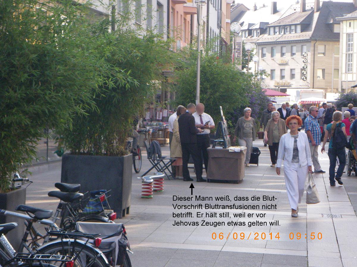 Jehovah's Witness in Bruchsal shows his back to express his contempt