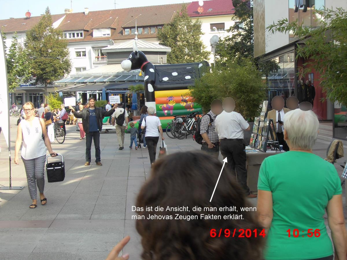 Jehovah's Witness in Bruchsal shows his back to express his contempt