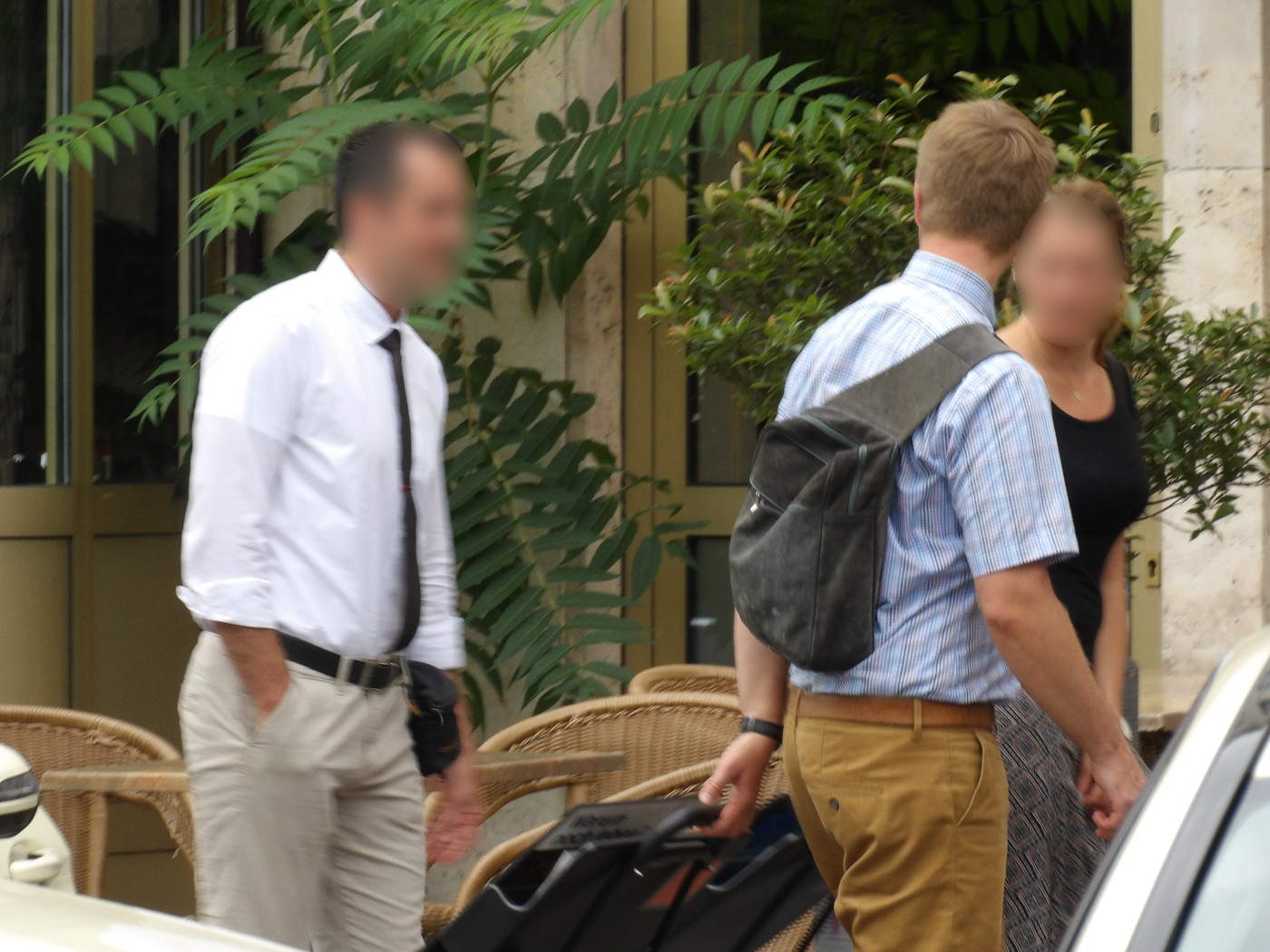 Jehovah's Witnesses at Heidelberg Central Station or how to successfully touch a Witness as a male Jehovah's Witness