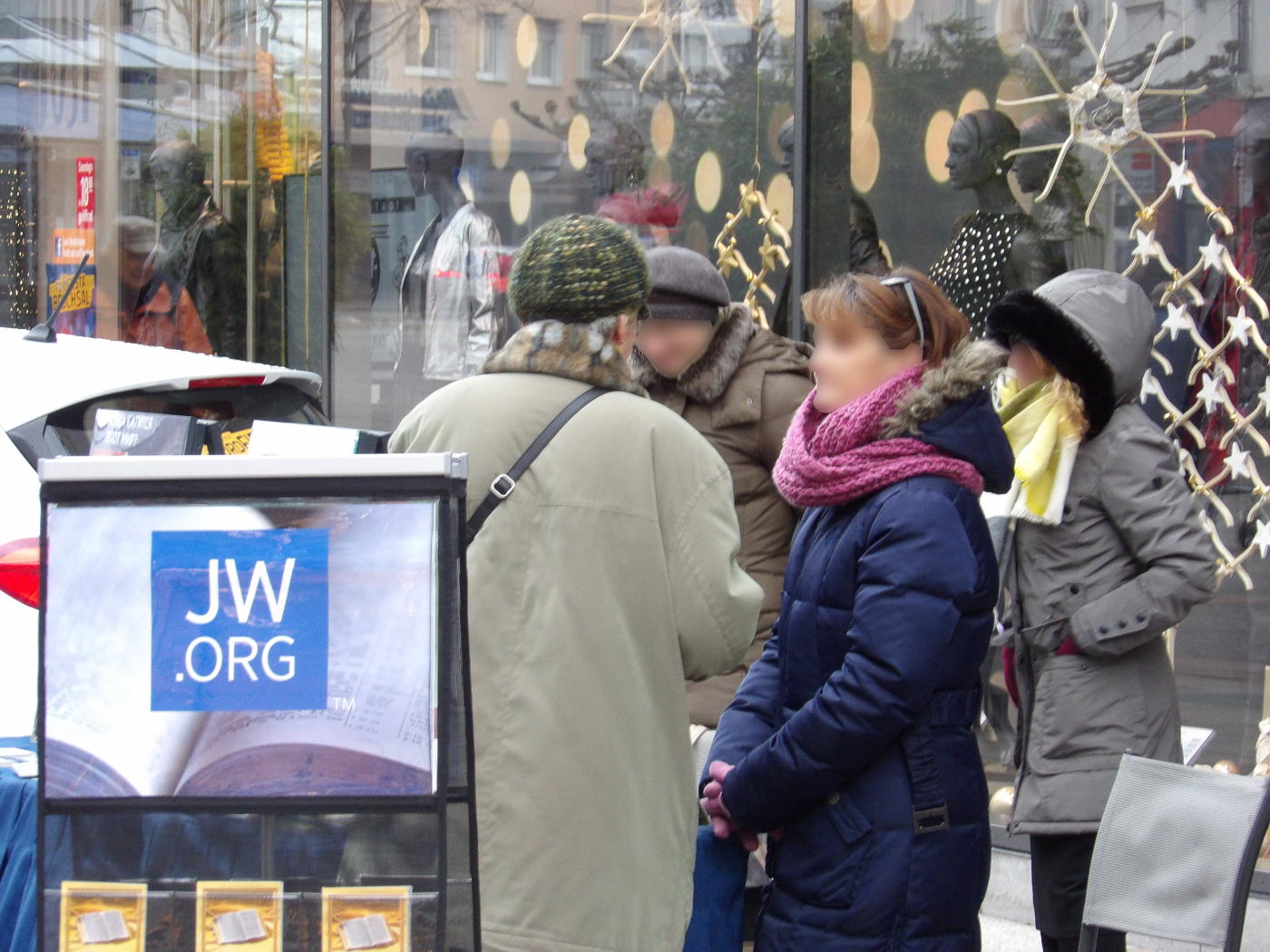 Jehovah's Witnesses Without Insight – No Chance, You Can Talk Better With a Wall