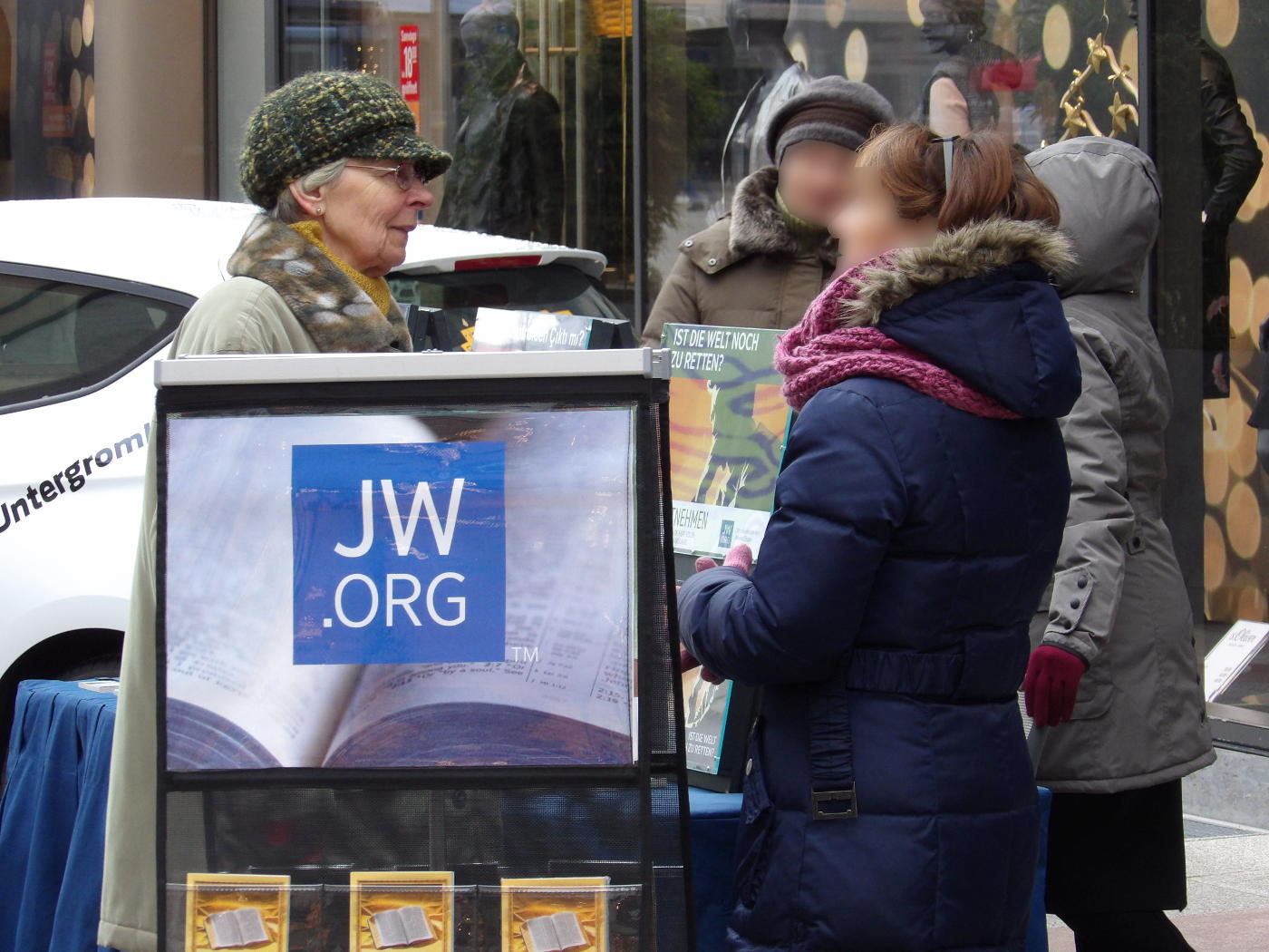 Jehovah's Witnesses Without Insight – No Chance, You Can Talk Better With a Wall