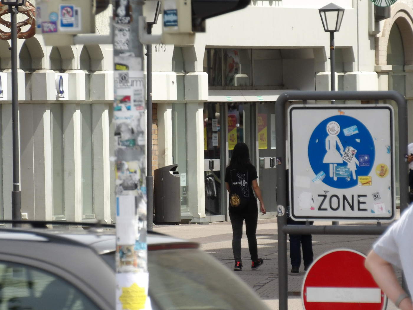 Warning people in the pedestrian zone – Always a success number